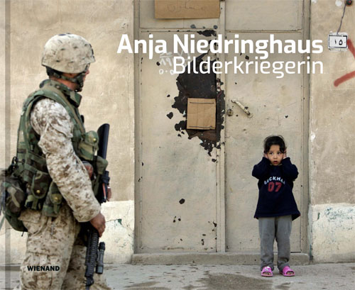 Katalog zur Ausstellung: Anja Niedringhaus - Bilderkriegerin. Wienand-Verlag, Köln 2019