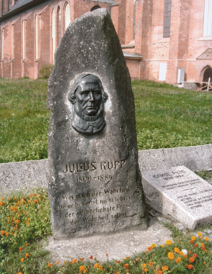 Commemorative stone for Julius Rupp in Königsberg with a bronze relief reproduced by Harald Haacke, 1991, today located near the cathedral in modern-day Kaliningrad, Kollwitz estate © Käthe Kollwitz Museum Köln