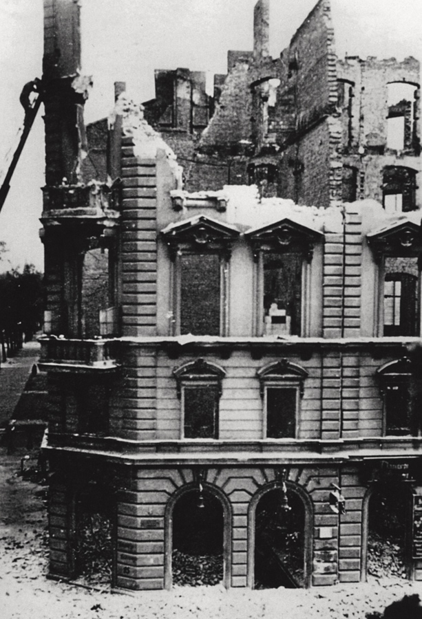 L’immeuble où habitait les Kollwitz, détruit dans les raids aériens le3 décembre 1943, photographe inconnu © Archives du musée de Pankow