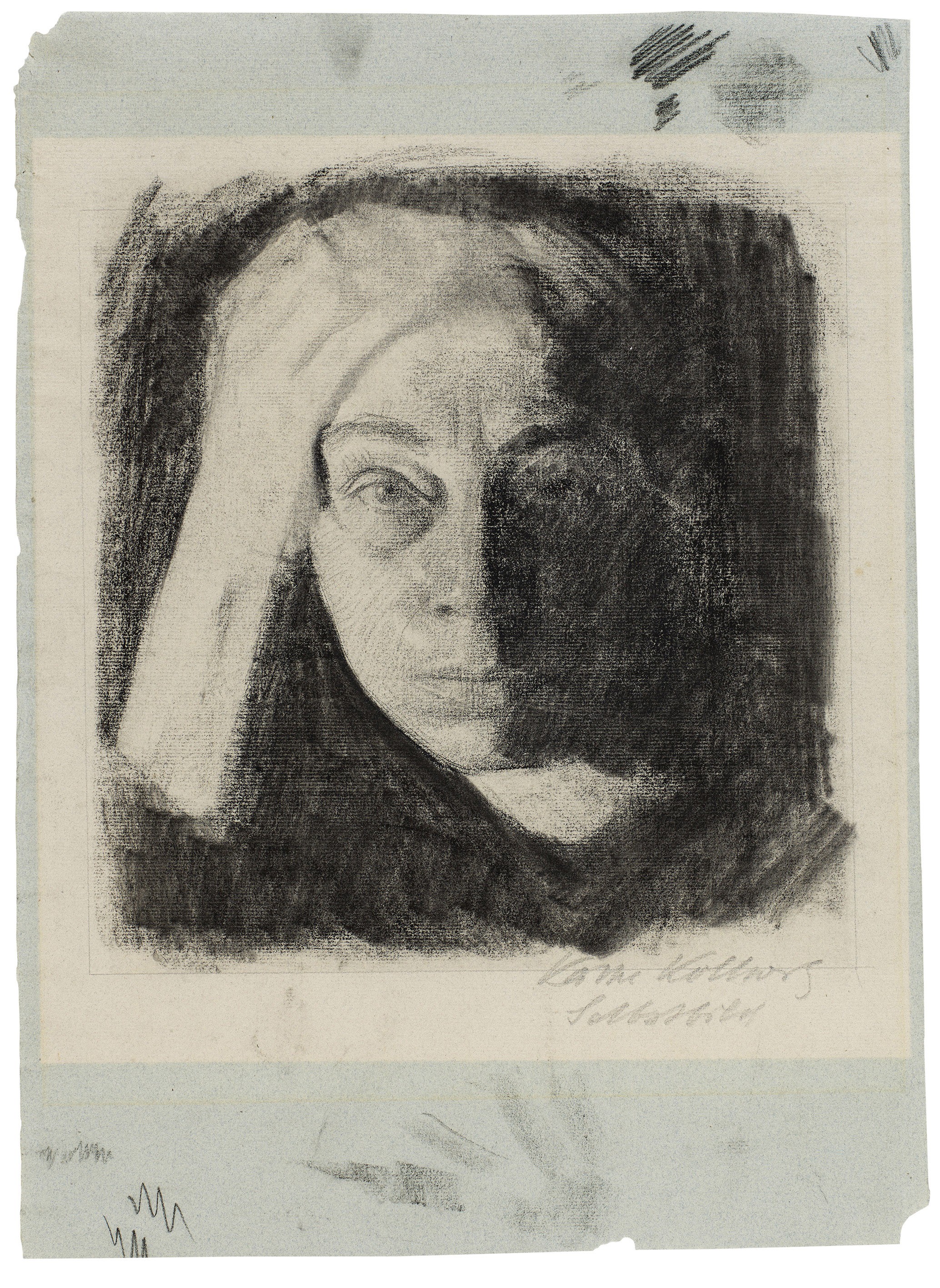 Käthe Kollwitz, Selbstbildnis en face, um 1910, Kohle auf graublauem Ingres-Papier, 427 x 310 mm, NT 688, Kollwitz Museum Köln, Inv. Nr. 70200/95016.