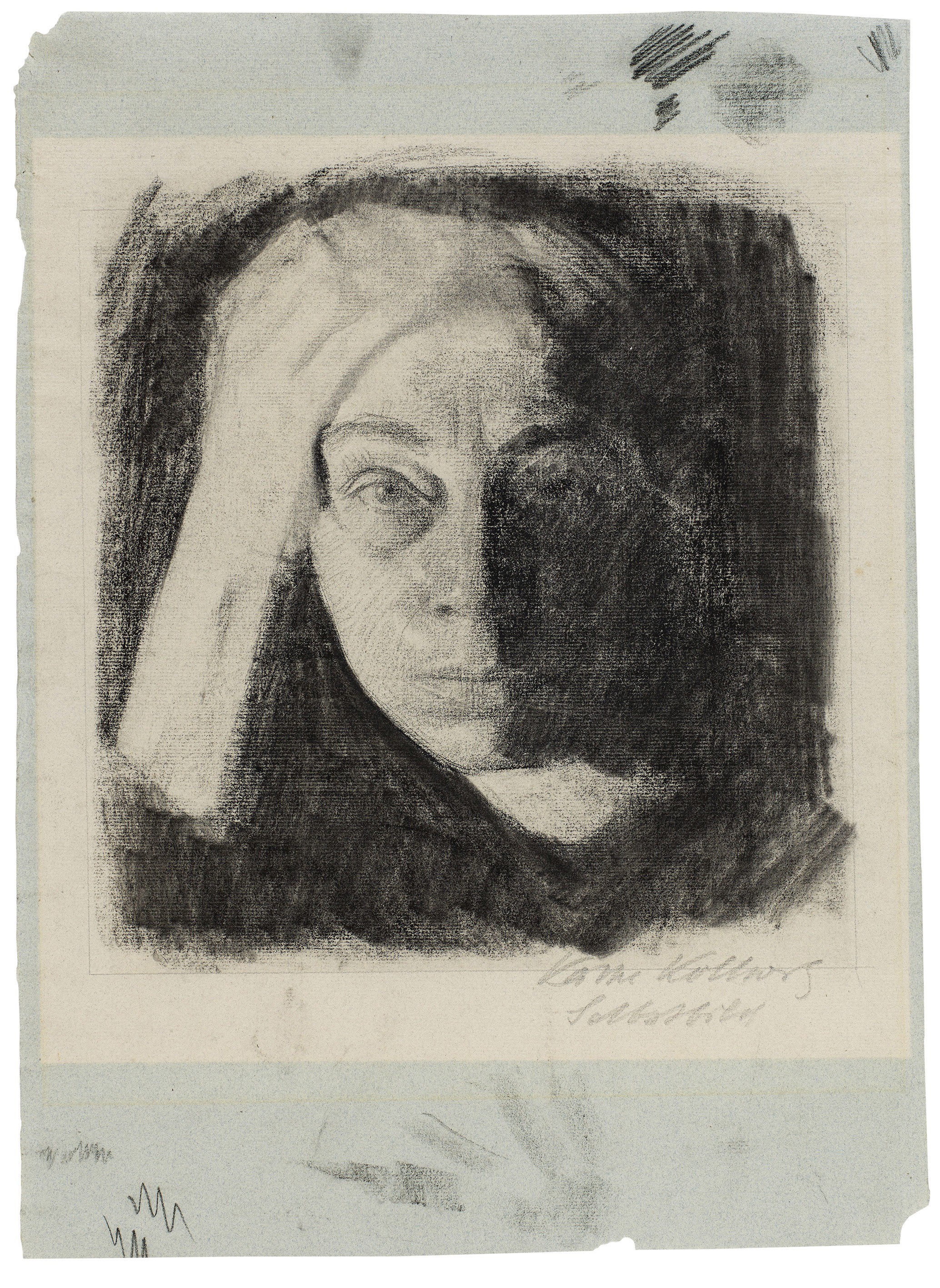 Käthe Kollwitz, Selbstbildnis en face, um 1910, Kohle auf graublauem Ingres-Papier, 427 x 310 mm, NT 688, Kollwitz Museum Köln, Inv. Nr. 70200/95016.