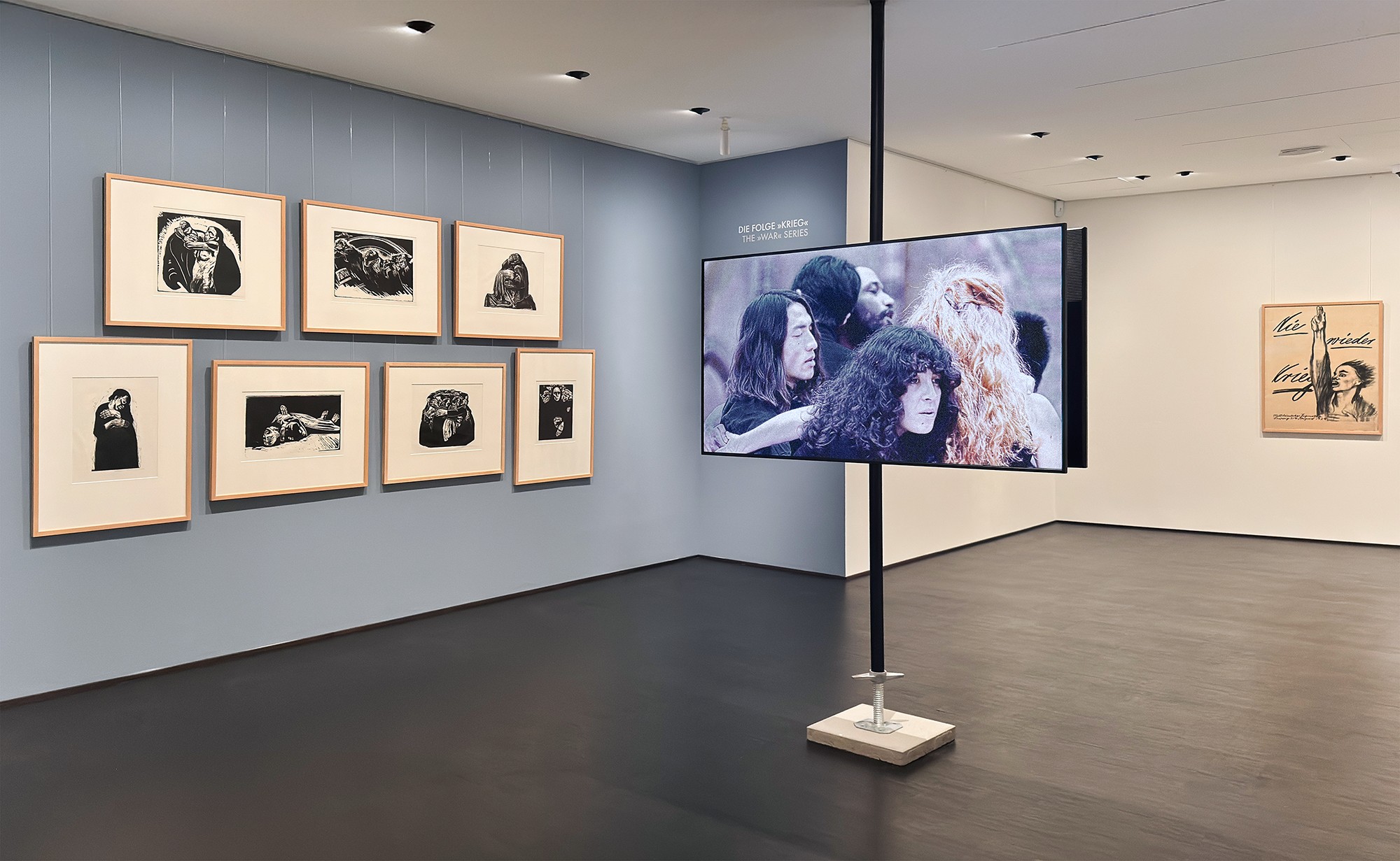 Isaac Chong Wai, Die Mütter, 2022, 2-Kanal Video & Sound, 14 min, Edition 2/5 + 2 AP, Installation als »Bildstörung #1« in der Ausstellung »KOLLWITZ NEU SEHEN« © Kollwitz Museum Köln, Foto: Christian Nitz 2026