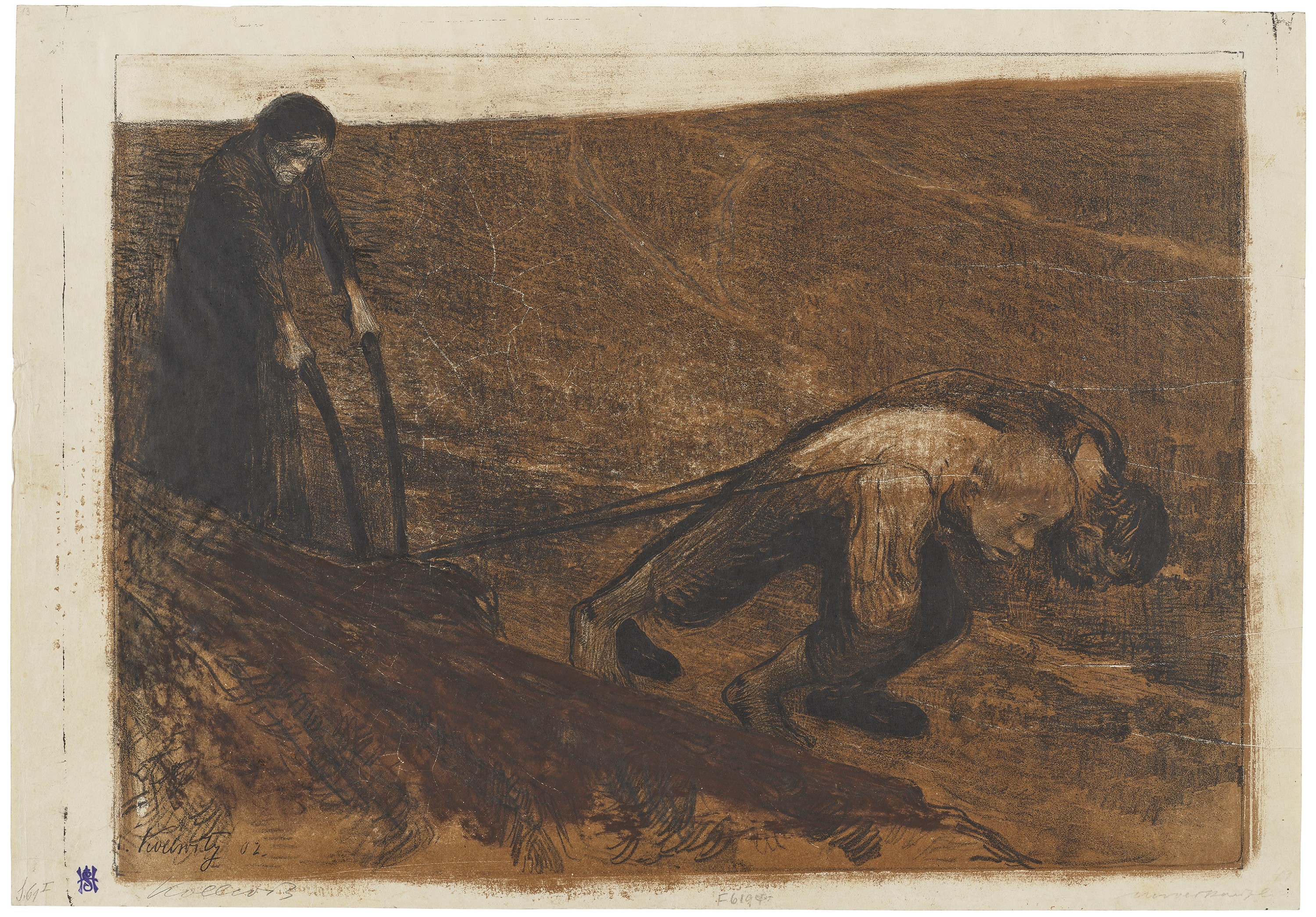 Käthe Kollwitz, Pflugzieher und Weib, verworfene zweite Fassung von Blatt 1 des Zyklus »Bauernkrieg«, 1902, Lithografie mit brauner Tonplatte, von der Künstlerin in Kohle, Kreide und braunem Farbstift stark überarbeitet, 400 x 572 mm, Kn 64 I, Kollwitz Museum Köln, Inv. Nr. 70300/24005.
