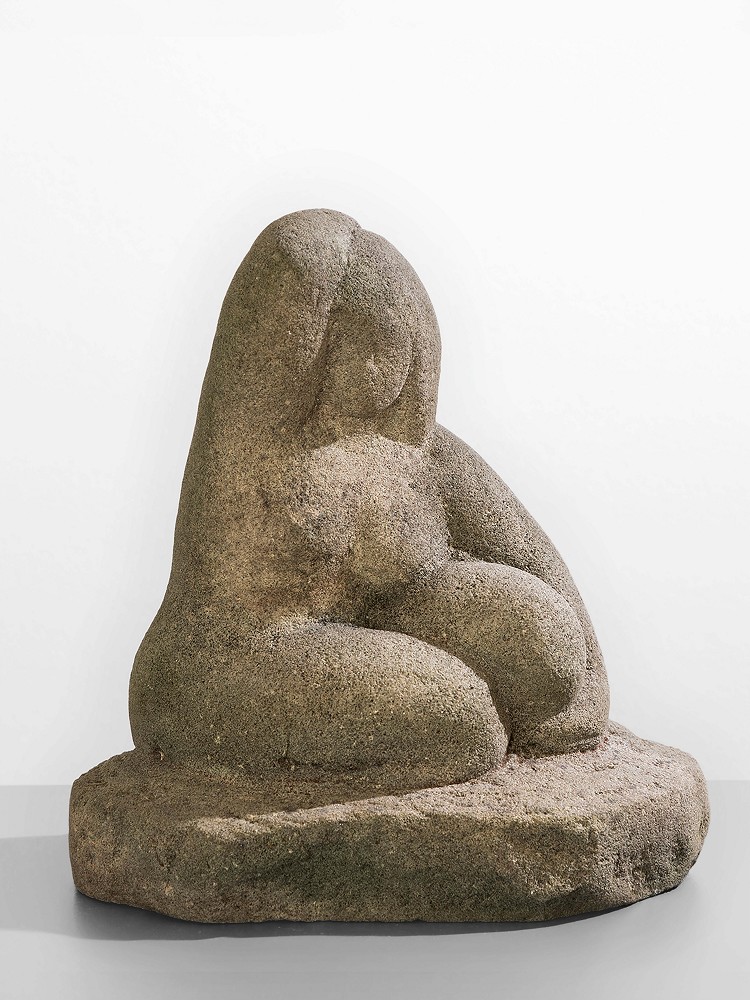 Louise Stomps, Seated Woman, 1928, green sandstone, h: 270 mm, Estate of Louise Stomps Courtesy Das Verborgene Museum, ph: Enric Duch, VG Bild-Kunst, Bonn 2026
