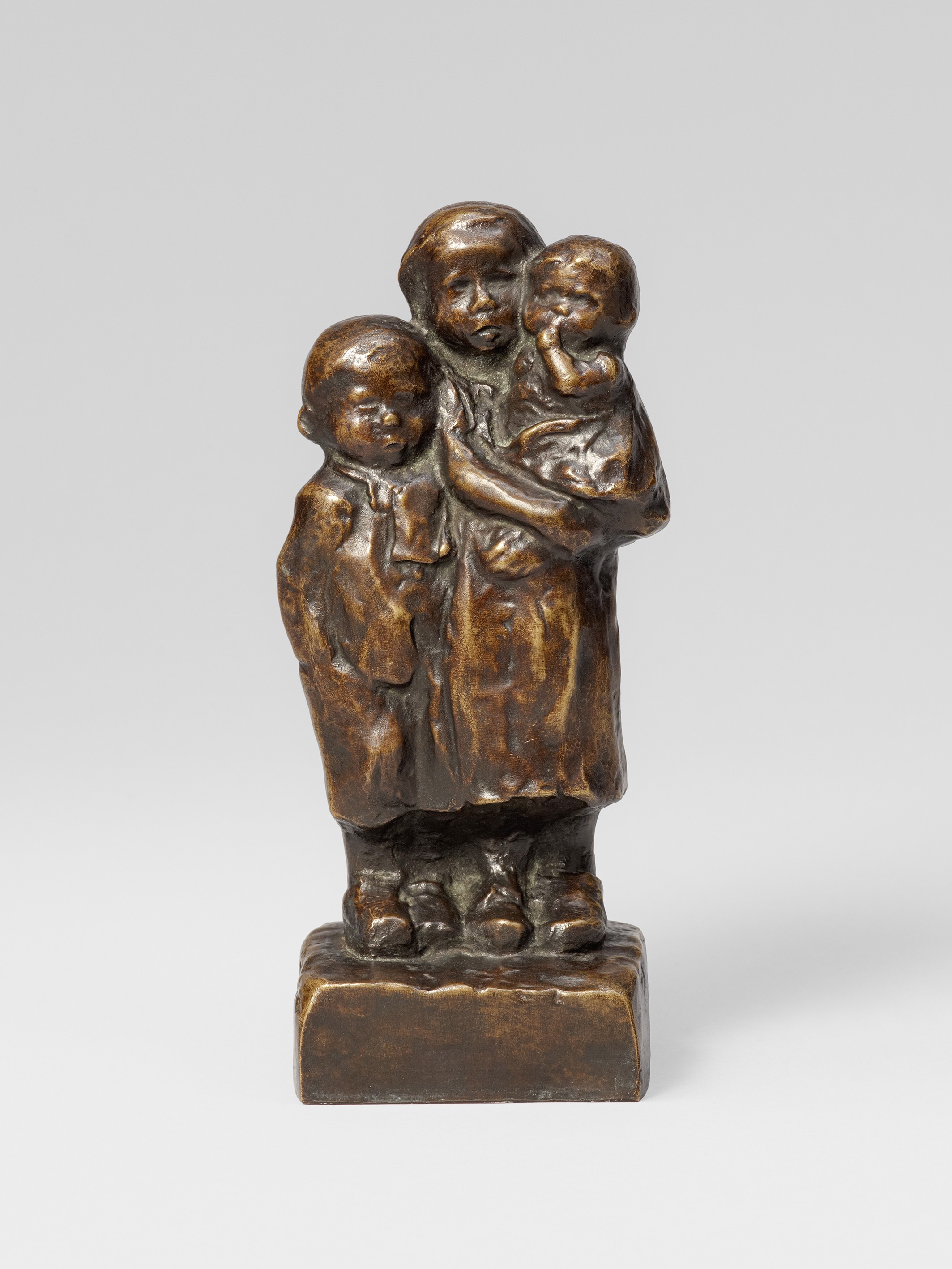 Käthe Kollwitz, Group of Children, model probably 1936/37, cast probably 1960, bronze, 187,5 x 84,5 x 62 mm, Seeler 33 II.B.5., Kollwitz Museum Köln, Inv. Nr. 70100/86007 © Kollwitz Museum Köln, ph. Goldberg/Fuis.  