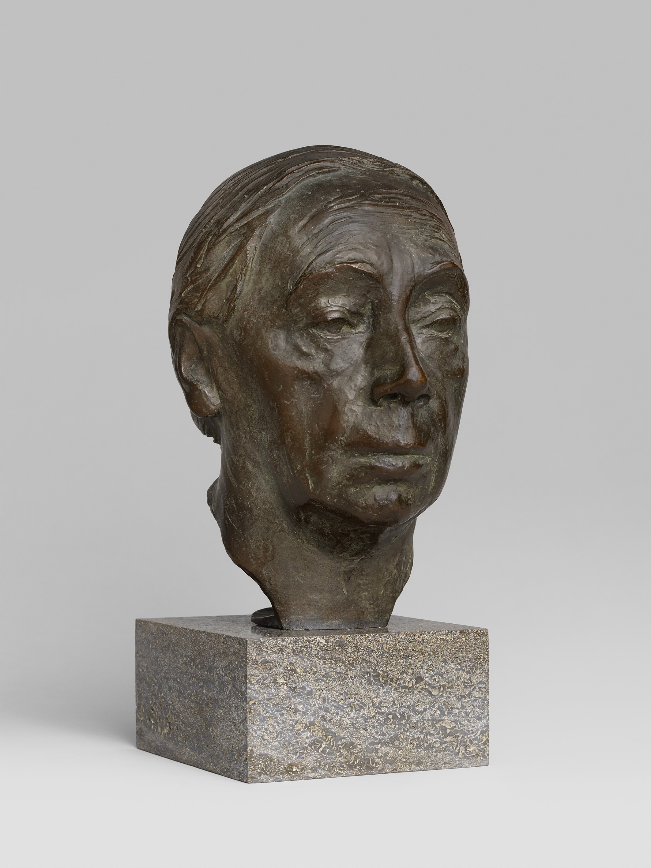 Käthe Kollwitz, Selbstbildnis, Modell 1926–36, Guss 1937–39, Bronze, 370 x 231 x 292 mm, Seeler 26 I.B.3, Kollwitz Museum Köln, Inv. Nr. 70100/16002 © Kollwitz Museum Köln, Foto: Goldberg/Fuis.  