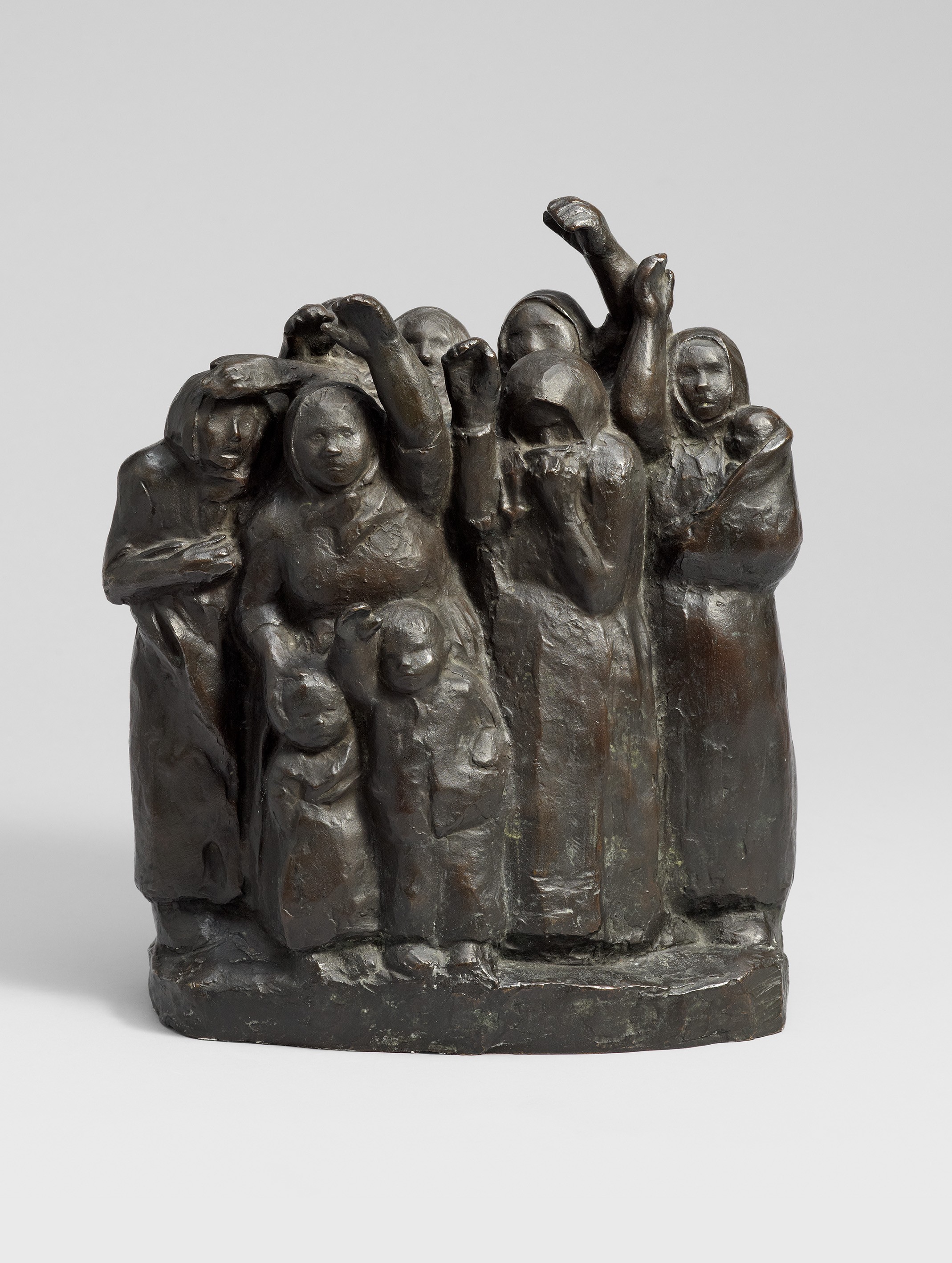 Käthe Kollwitz, Abschiedwinkende Soldatenfrauen (II. Fassung), Modell 1937/38, Guss wohl zw. 1938 und 1939/40, 321,5 x 273 x 154 mm, Seeler 32 I.B.1.2, Kollwitz Museum Köln, Inv. Nr. 70100/86005 © Kollwitz Museum Köln, Foto: Goldberg/Fuis.