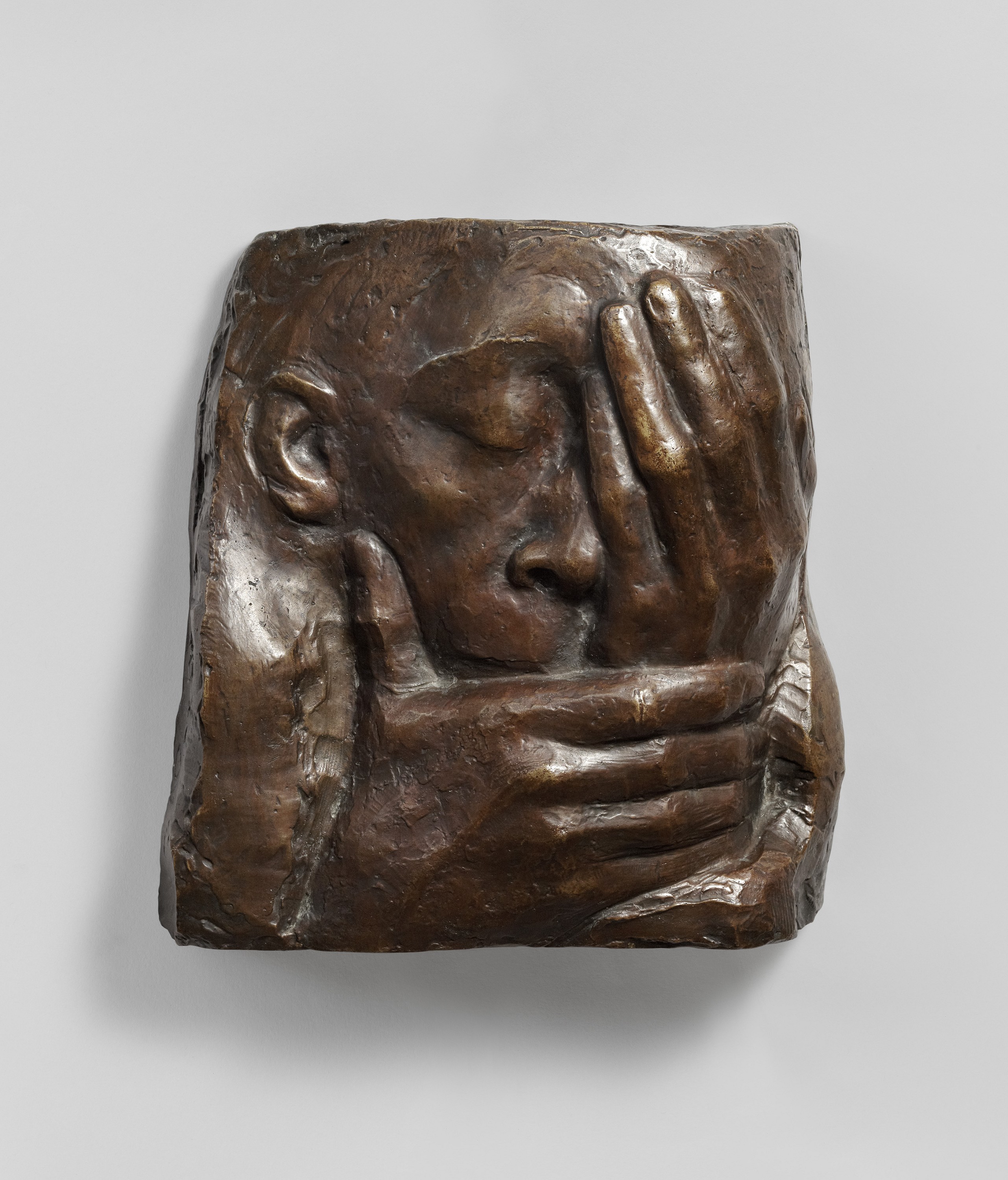 Käthe Kollwitz, Die Klage, Modell begonnen 1938, vollendet wohl 1941, Guss vielleicht vor 1945, spätestens wohl 1946, Bronze, 272 x 259 x 96 mm, Seeler 38 I.B.3., Kollwitz Museum Köln, Inv. Nr. 70100/86002 © Kollwitz Museum Köln, Foto: Goldberg/Fuis.  