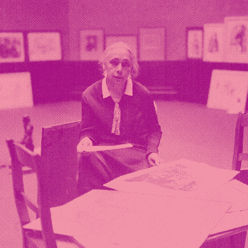 Käthe Kollwitz in der Preußischen Akademie der Künste, Berlin 1927, Fotograf unbek., Reproabzug, Nachlass Kollwitz,  Kollwitz Museum Köln, Archiv, Inv. Nr. F 01.e-01 © Kollwitz Museum Köln, Bearbeitung: Julius Terlinden